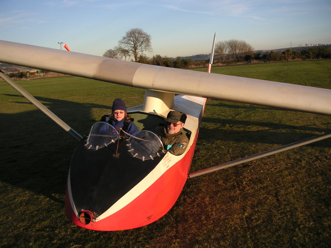 Amy getting ready to fly T21 at Portmoak with Joe Fisher